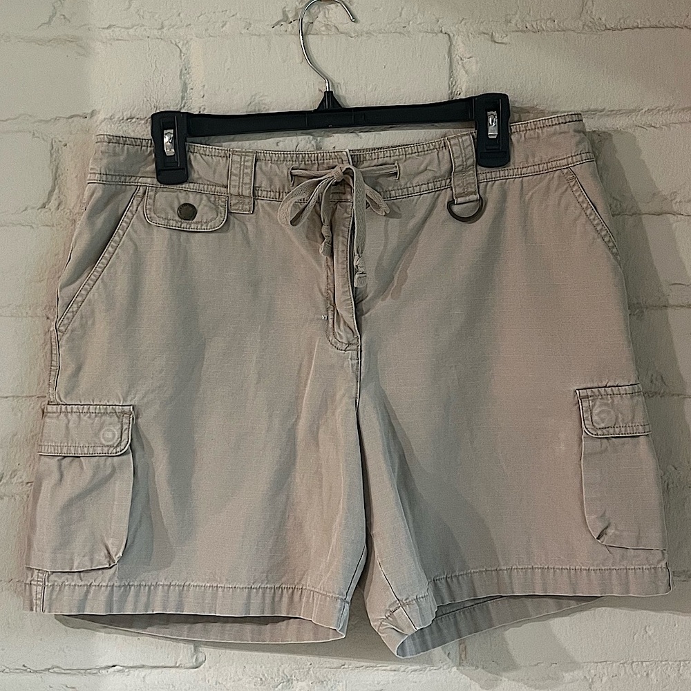 Jones New York sport size 12 bermuda outdoor khaki shorts